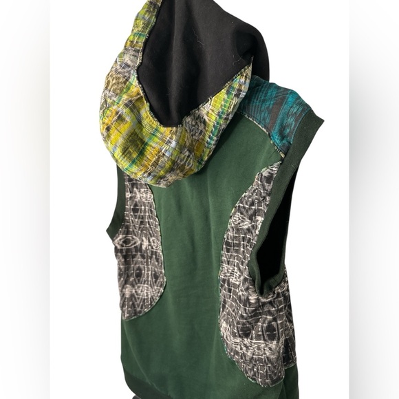 Conscious Convergence Maykuna Green Patchwork Vest Hoodie - Picture 4 of 11